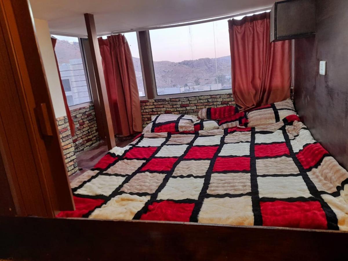 Petra Cabin Hostel Wadi Musa Esterno foto